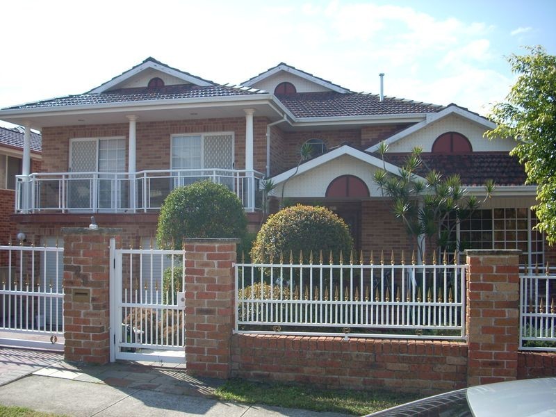 Edensor Park NSW 2176