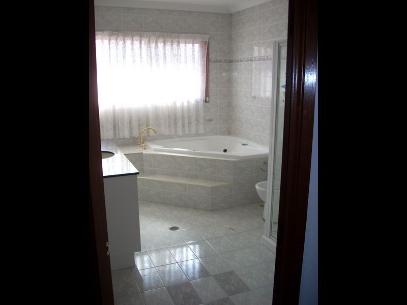 Edensor Park NSW 2176