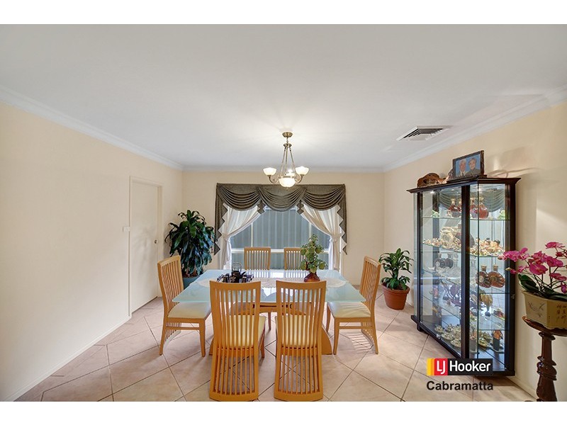 34 Buranda Crescent, St Johns Park NSW 2176