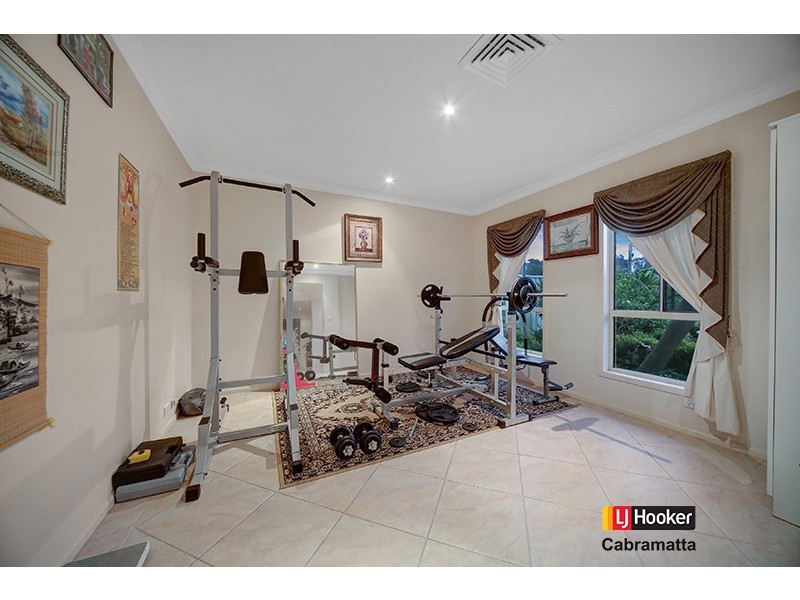 34 Buranda Crescent, St Johns Park NSW 2176