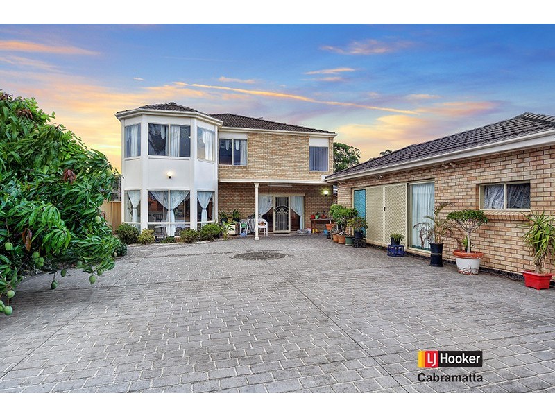 34 Buranda Crescent, St Johns Park NSW 2176