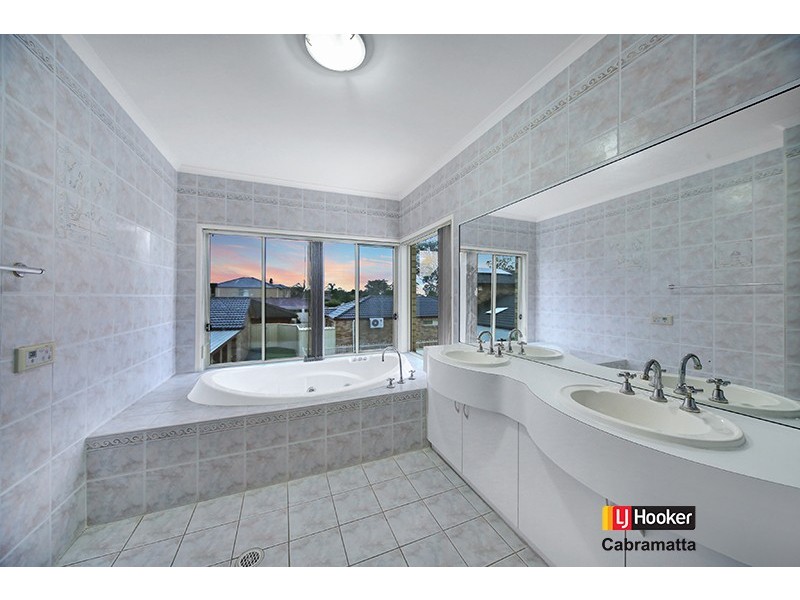 34 Buranda Crescent, St Johns Park NSW 2176