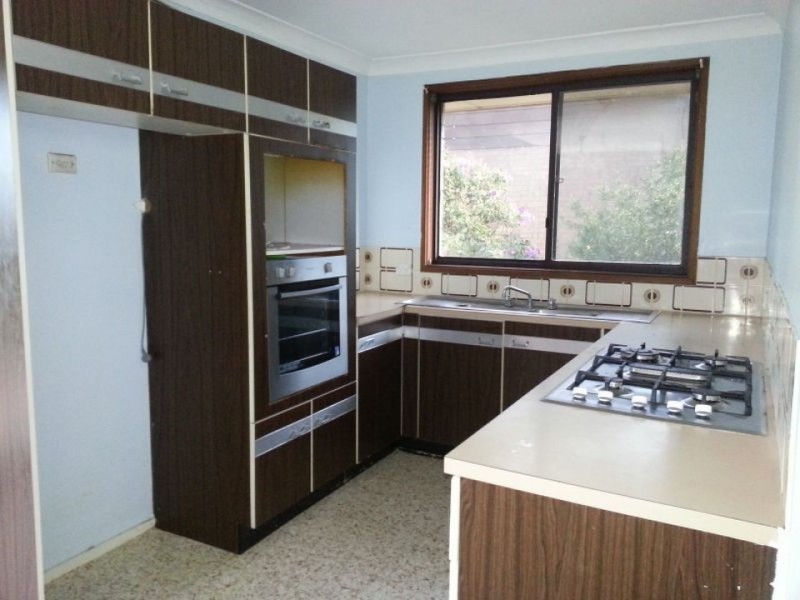 11 Malvern Close, St Johns Park NSW 2176