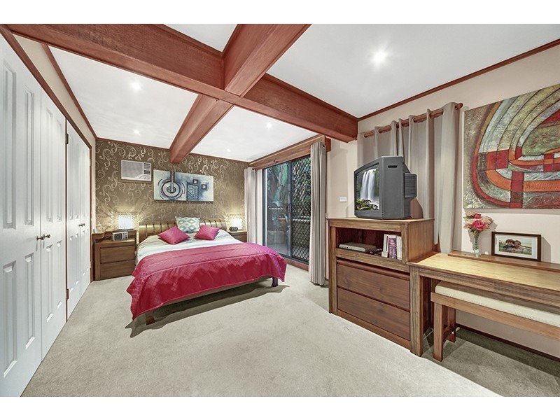 60 Gal Crescent, Moorebank NSW 2170