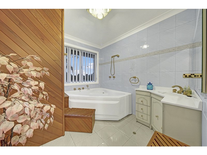 60 Gal Crescent, Moorebank NSW 2170