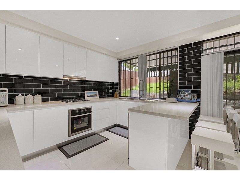 33 Fluorite Place, Eagle Vale NSW 2558