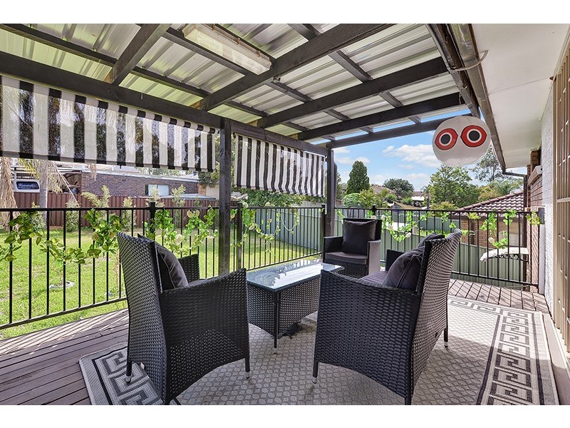 33 Fluorite Place, Eagle Vale NSW 2558