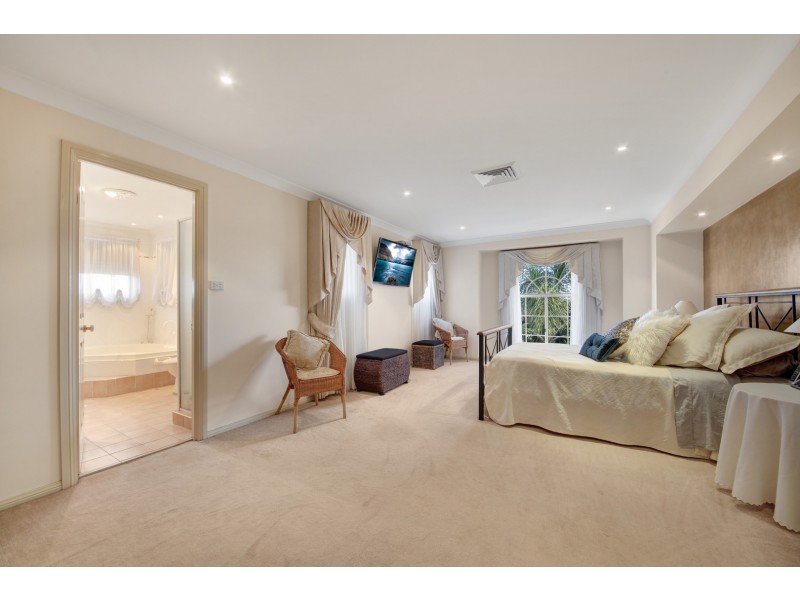 14 Bribie Close, Green Valley NSW 2168