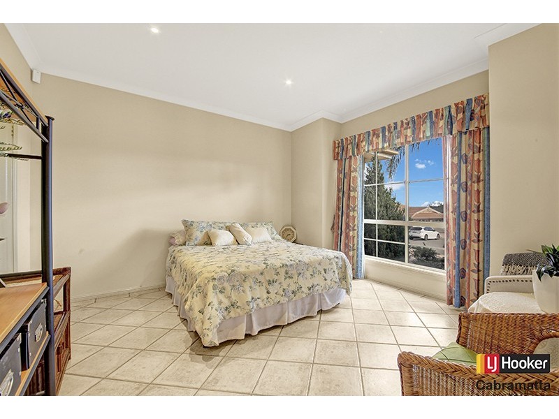 14 Bribie Close, Green Valley NSW 2168