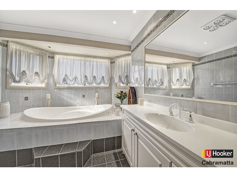 14 Bribie Close, Green Valley NSW 2168