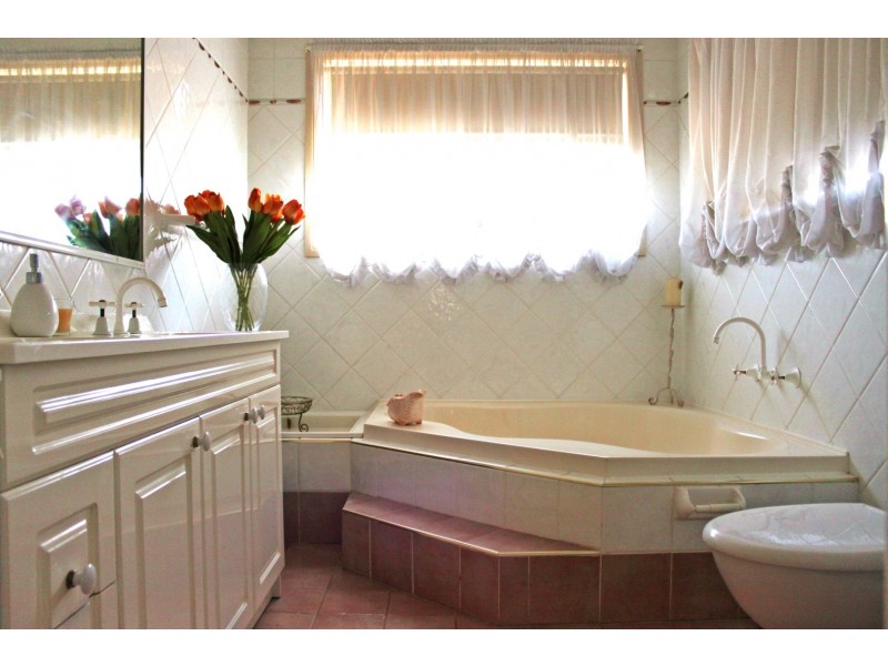 14 Bribie Close, Green Valley NSW 2168