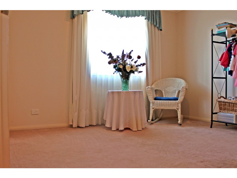 14 Bribie Close, Green Valley NSW 2168