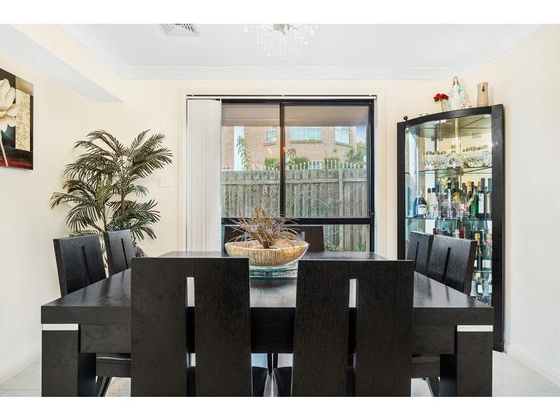 4 Yeronga Close, St Johns Park NSW 2176