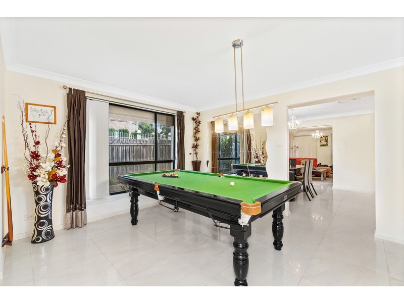 4 Yeronga Close, St Johns Park NSW 2176