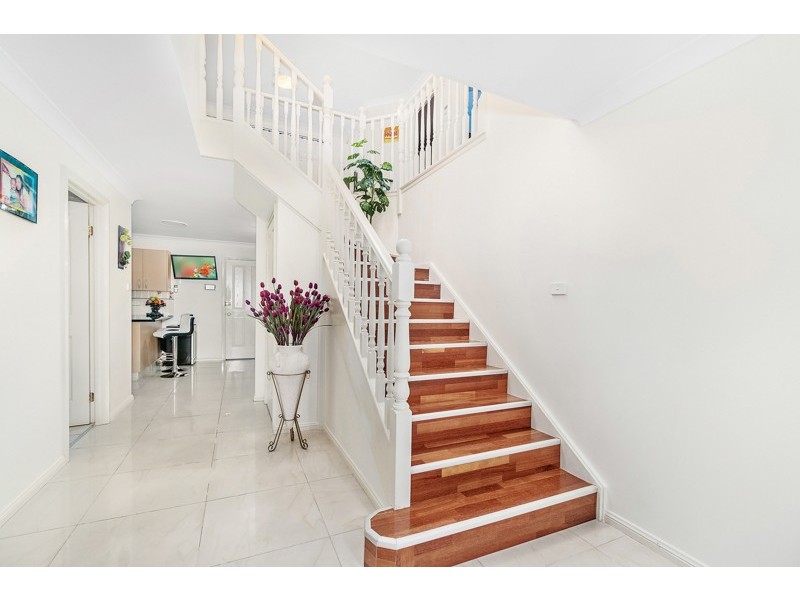 4 Yeronga Close, St Johns Park NSW 2176