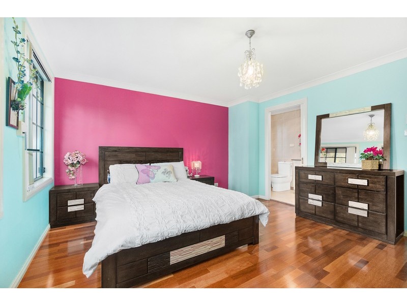 4 Yeronga Close, St Johns Park NSW 2176