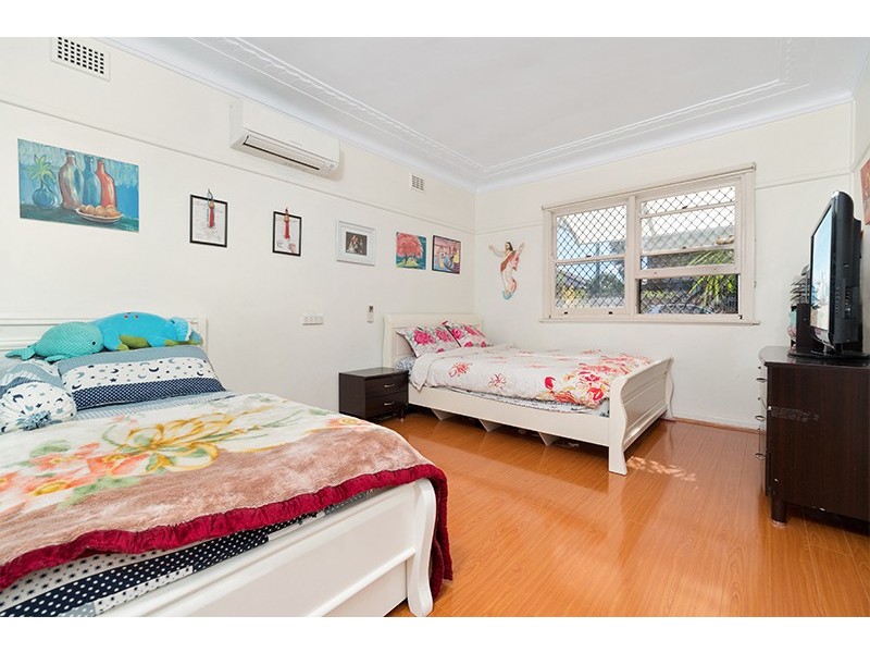 5 Parker Street, Fairfield NSW 2165