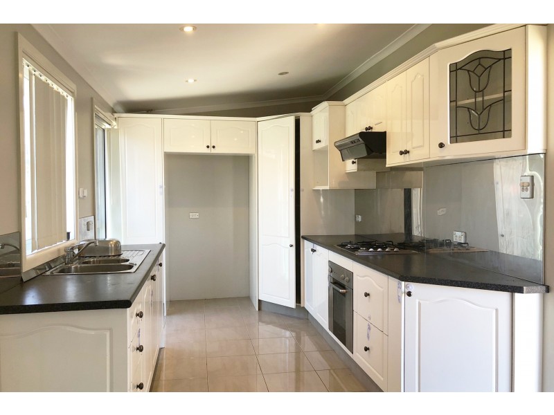 7 Bungulla Street, Sadleir NSW 2168