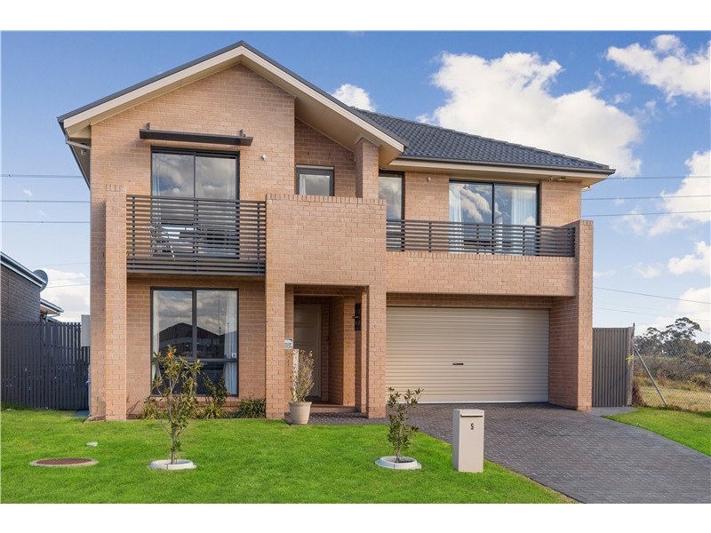 5 Eleanor Drive, Glenfield NSW 2167