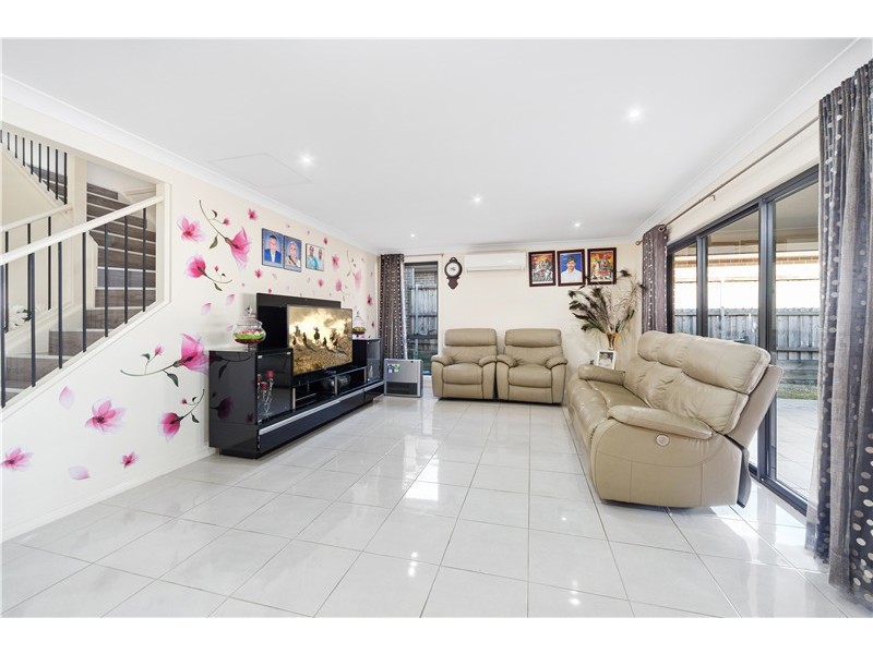 5 Eleanor Drive, Glenfield NSW 2167