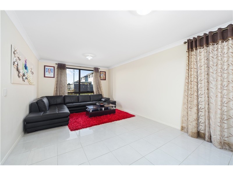 5 Eleanor Drive, Glenfield NSW 2167
