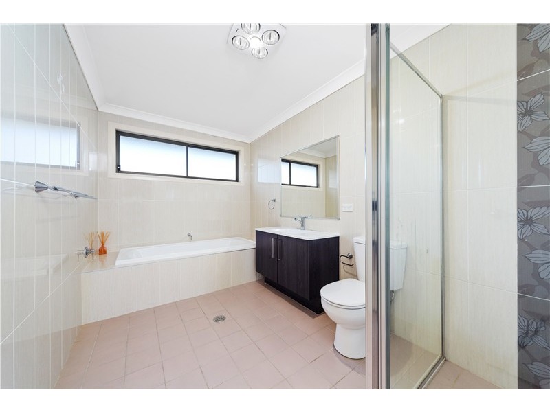 5 Eleanor Drive, Glenfield NSW 2167