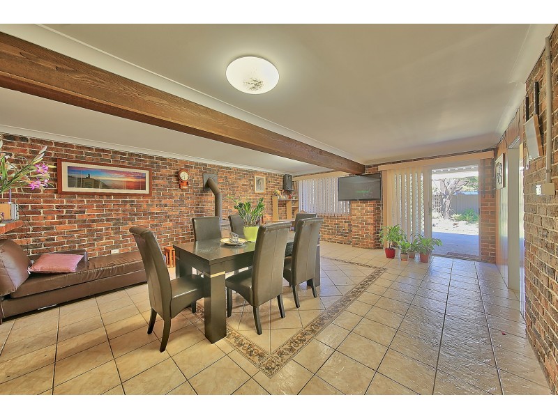 4 Kooyong Street, St Johns Park NSW 2176