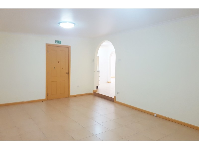 23 Dampier Crescent, Fairfield West NSW 2165