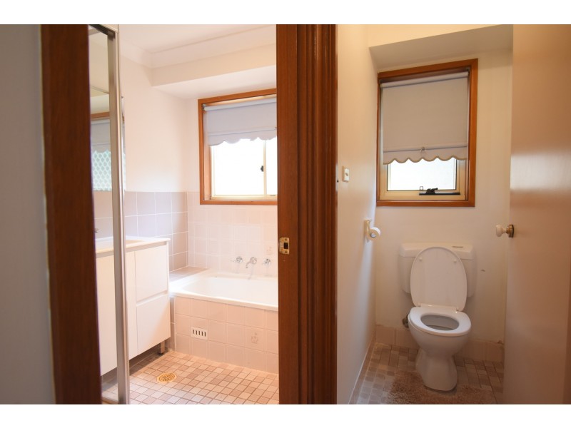 8 Tennant Place, Edensor Park NSW 2176