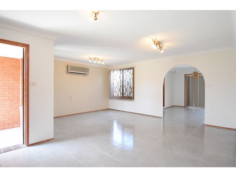 8 Tennant Place, Edensor Park NSW 2176