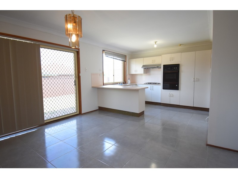 8 Tennant Place, Edensor Park NSW 2176