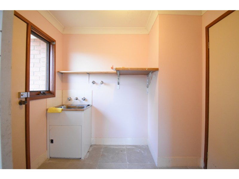 8 Tennant Place, Edensor Park NSW 2176