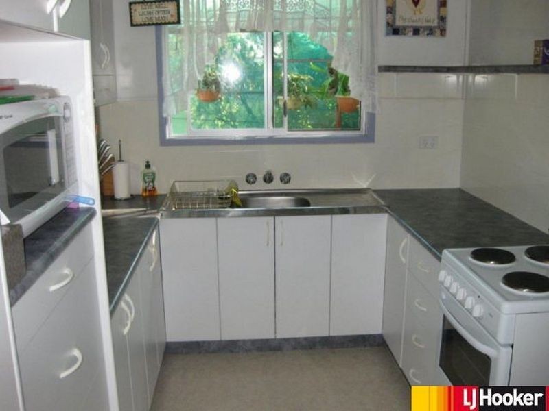 4 Munro Street, Moranbah QLD 4744