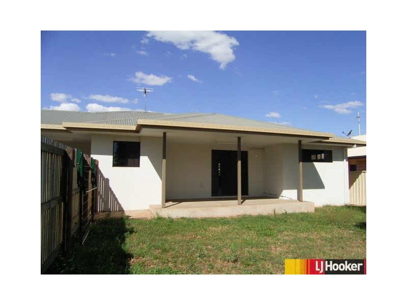 1/8 Freeman Street, Moranbah QLD 4744