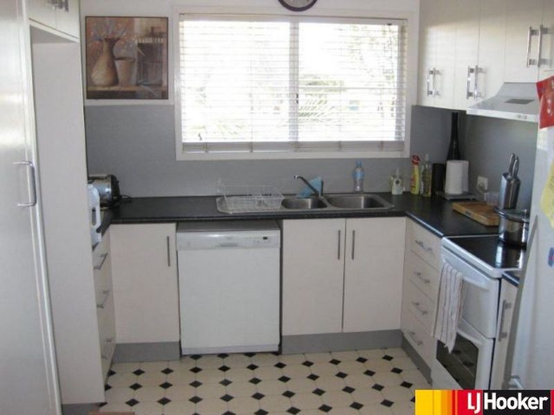 6 Lawson Drive, Moranbah QLD 4744