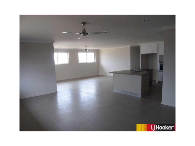 32 Lambert Drive, Moranbah QLD 4744