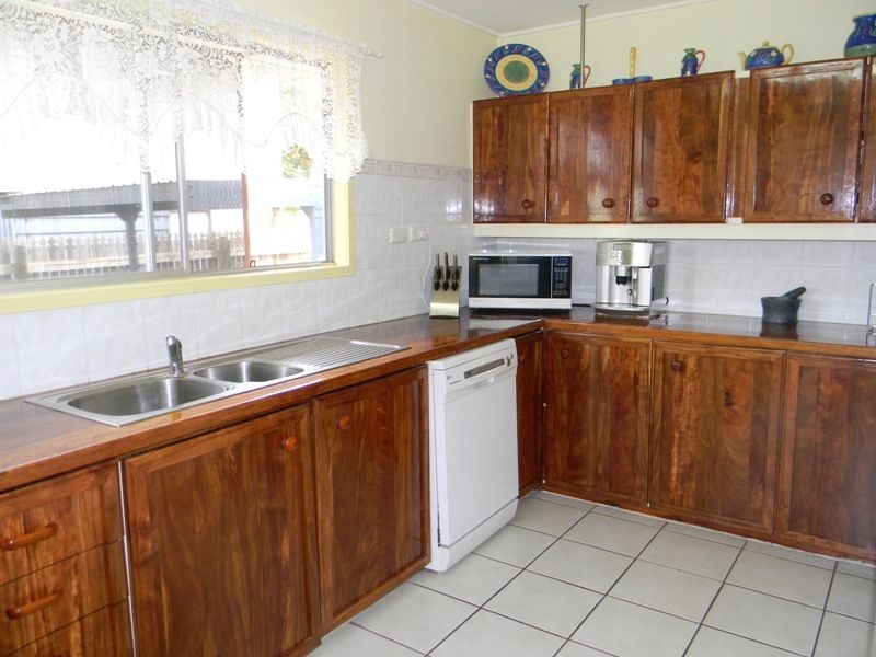 10 Rolfe Street, Moranbah QLD 4744