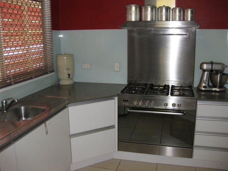 10 Bradman Street, Moranbah QLD 4744