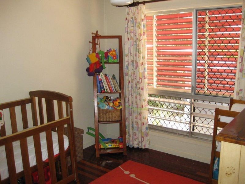 10 Bradman Street, Moranbah QLD 4744