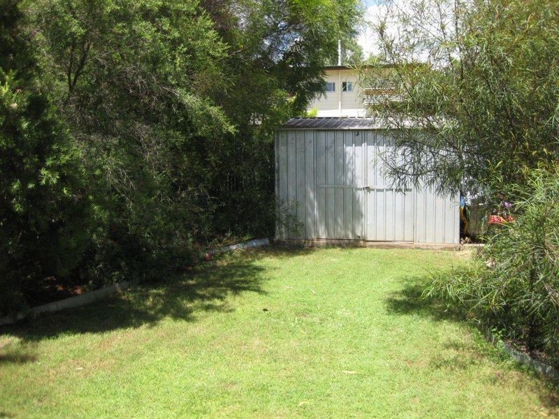 10 Bradman Street, Moranbah QLD 4744