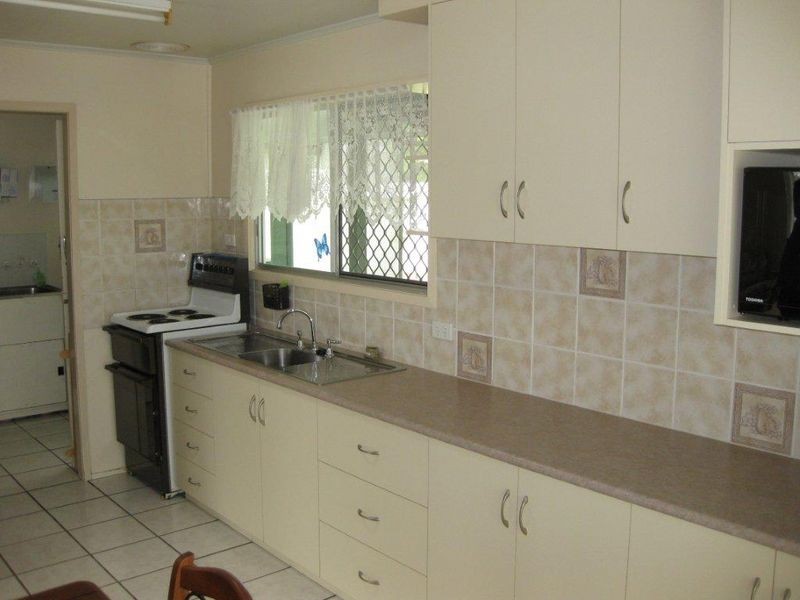 16 Leslie Drive, Moranbah QLD 4744