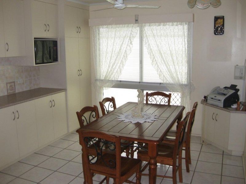 16 Leslie Drive, Moranbah QLD 4744