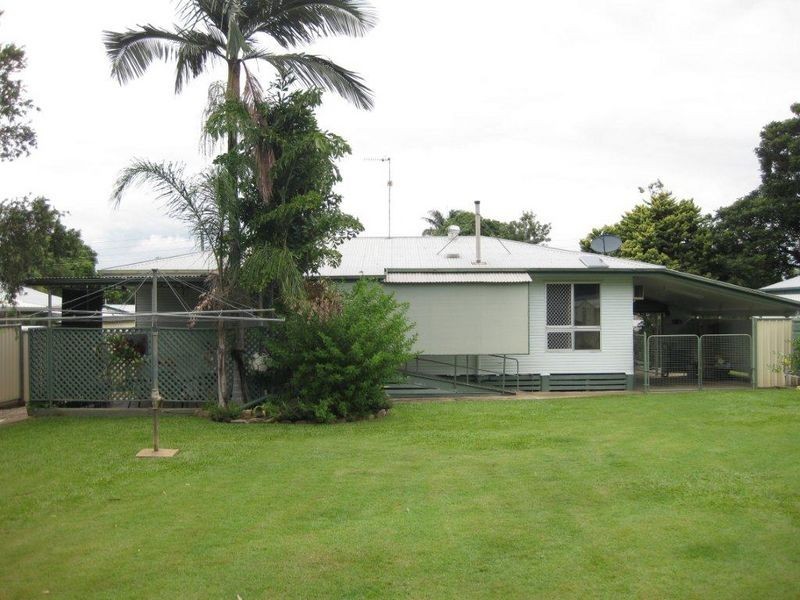16 Leslie Drive, Moranbah QLD 4744