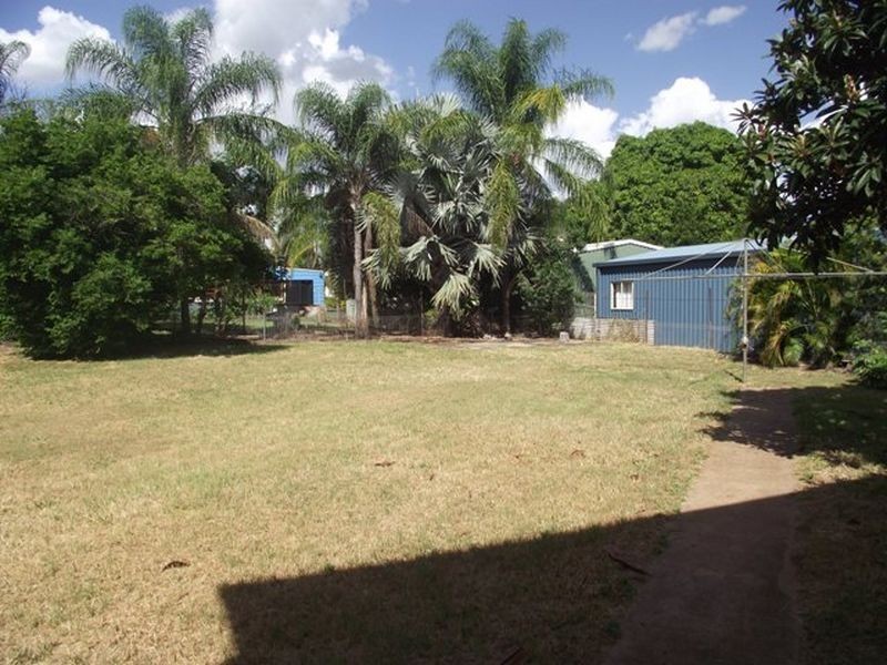8 Rolfe Street, Moranbah QLD 4744