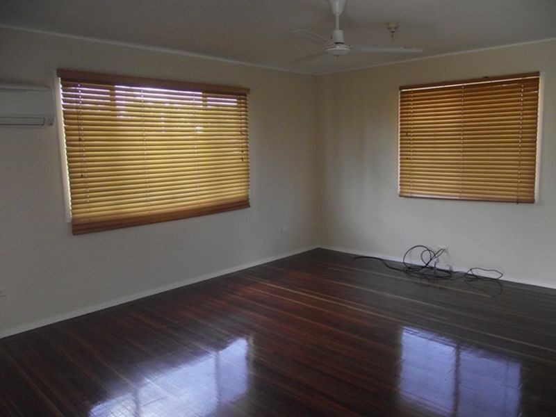 8 Rolfe Street, Moranbah QLD 4744