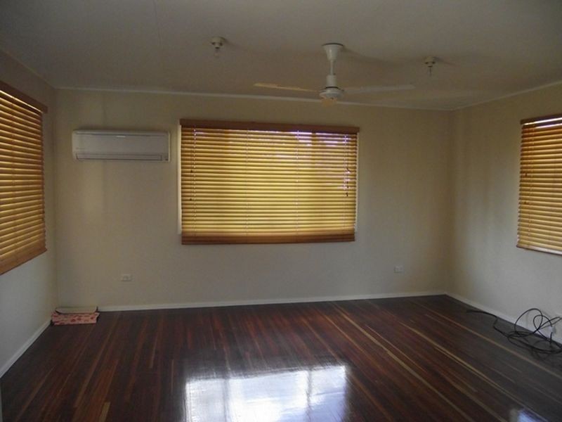 8 Rolfe Street, Moranbah QLD 4744