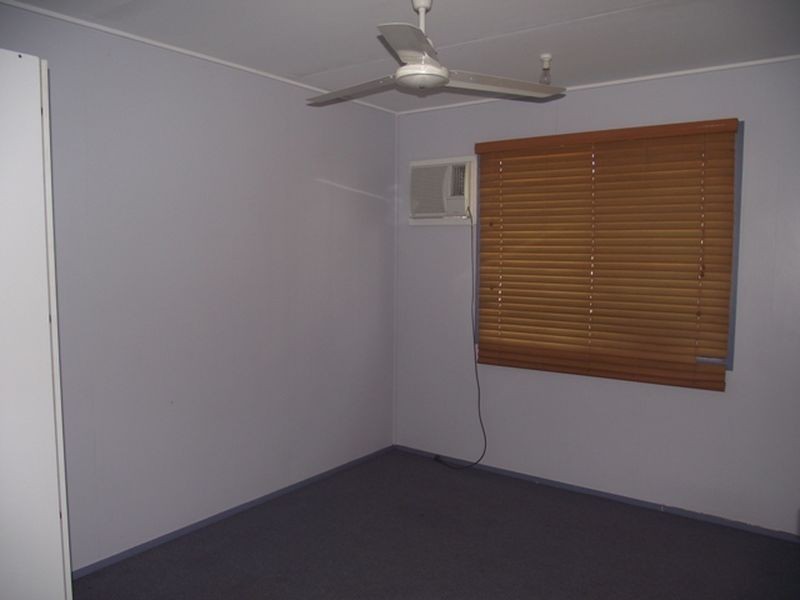 8 Rolfe Street, Moranbah QLD 4744