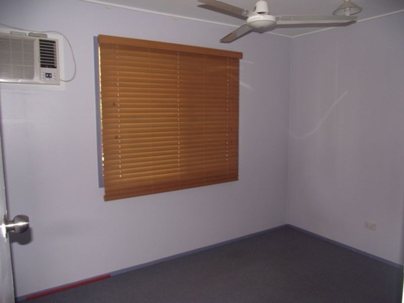 8 Rolfe Street, Moranbah QLD 4744