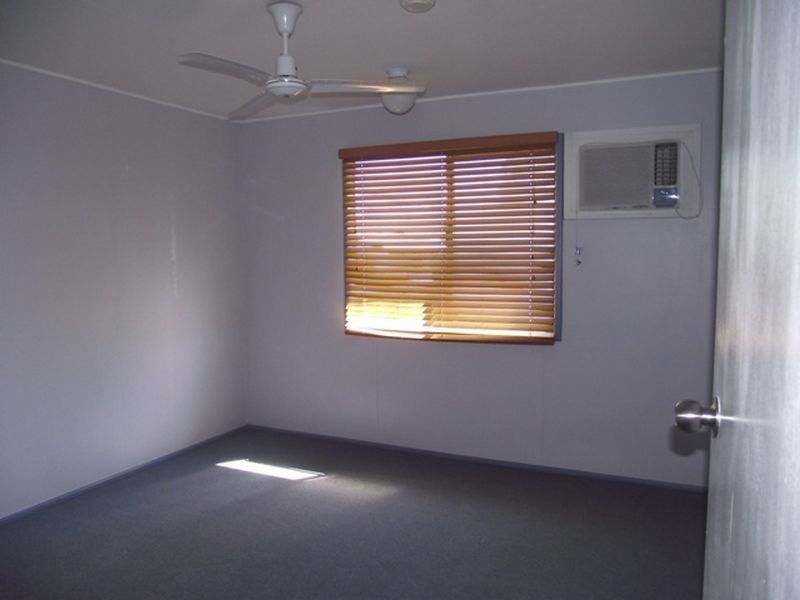 8 Rolfe Street, Moranbah QLD 4744
