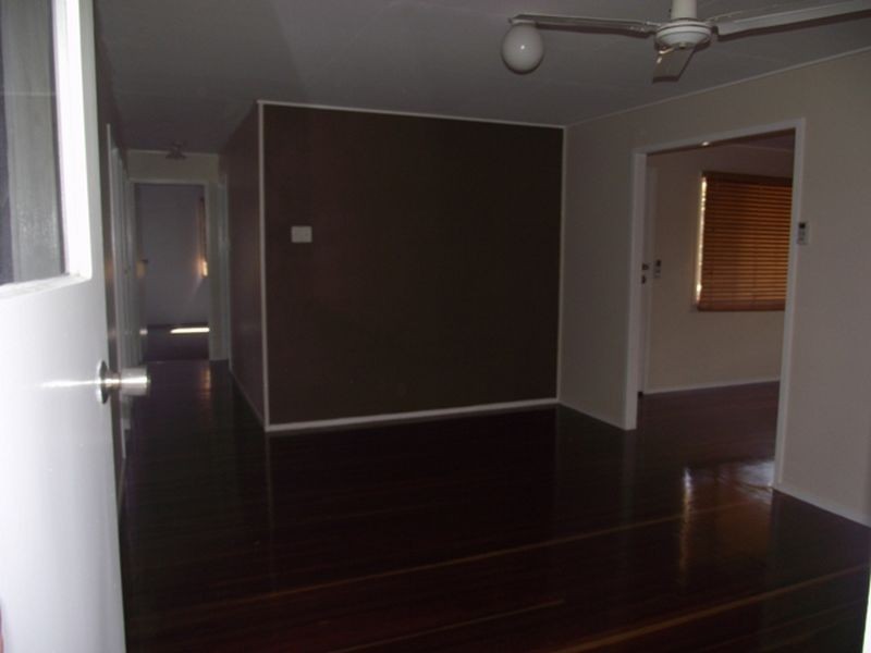 8 Rolfe Street, Moranbah QLD 4744